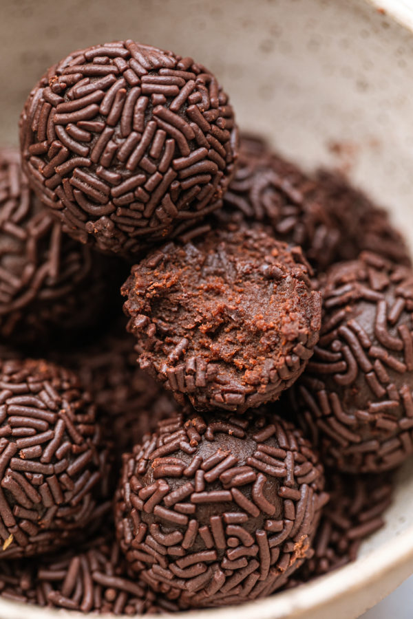 Brigadeiro mordido scaled